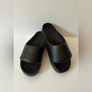 SAYSH Women Slides Black Leather Upper Strap Slip on size 8